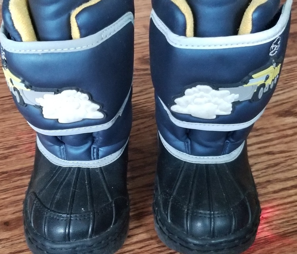 NEW Light Up Snow Boots